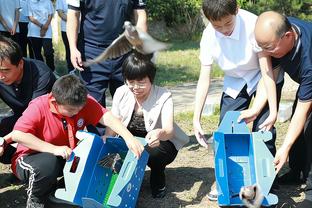 邮报：利物浦、枪手、蓝军和纽卡等队关注森林21岁后卫穆里略